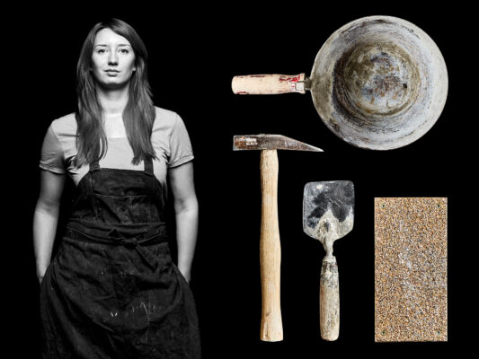 KACHELOFENBAUERIN, FOTOPROJEKT JUNGE WILDE ALTES HANDWERK, HANDWERKER, PORTRAITSERIE SW, HANDWERKSKAMMER FREIBURG, VERNISSAGE