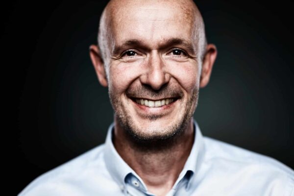 BUSINESSPORTRAIT MAN, BEWERBUNGSFOTO, PORTRAITSHOOTING, HEADSHOT