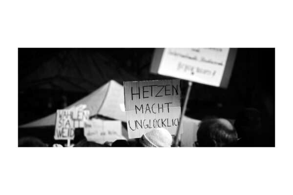 DEMO OFFENBURG, DEMONSTRATION, DEMOKRATIE, DEMOKRATIE BRAUCHT DICH
