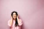 SPRECHERIN, SPRECHER, ANASTASIIA WIDERA, VOICEOVER