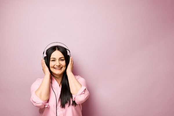 SPRECHERIN, SPRECHER, ANASTASIIA WIDERA, VOICEOVER